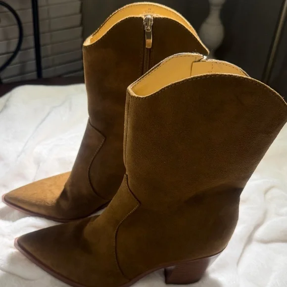 Nine West Wyla Suede Western Boots
Size 8M - Picture 2 of 8